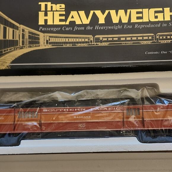 Southern Pacific Orange Model Train Car - Daylight Baggage Car - Picture 3 of 6